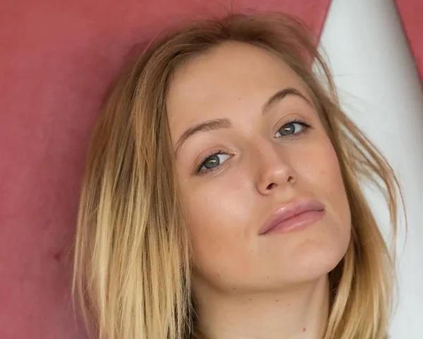 28112500000100 MODEL STUDY 8X10 PRINT