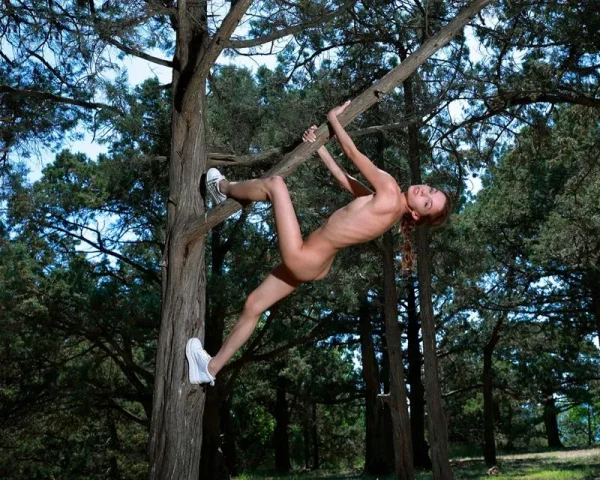 28112500001105 MODEL STUDY 8X10 PRINT