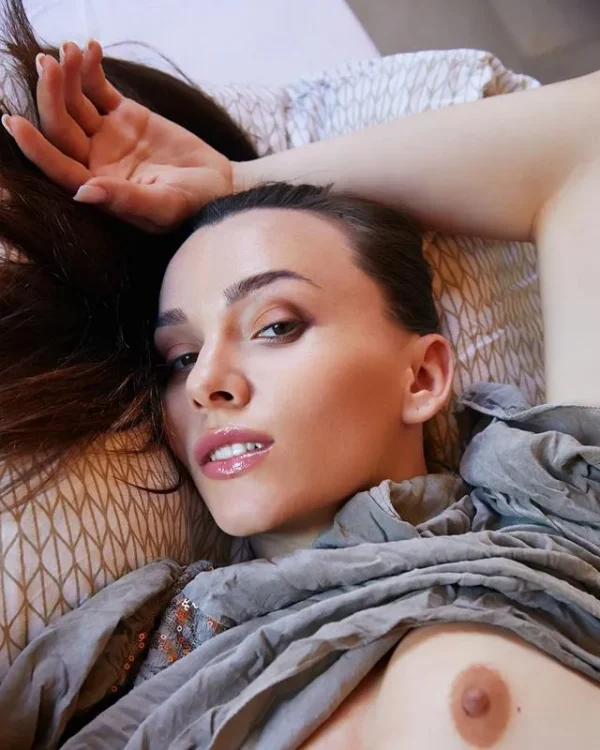 28112500002117 MODEL STUDY 8X10 PRINT