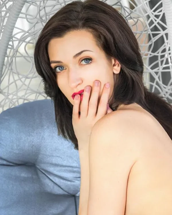 28112500002442 MODEL STUDY 8X10 PRINT