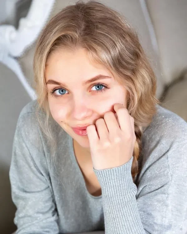 28112500002796 MODEL STUDY 8X10 PRINT