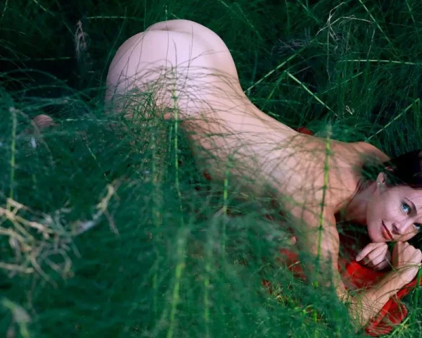 28112500004641 MODEL STUDY 8X10 PRINT