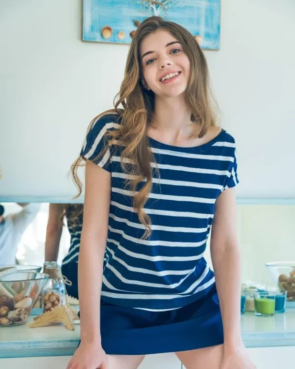 28112500004648 MODEL STUDY 8X10 PRINT