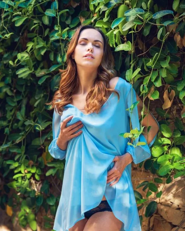 28112500007172 MODEL STUDY 8X10 PRINT