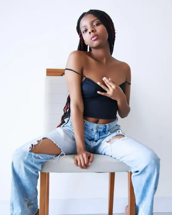 28112500077853 MODEL STUDY 8X10 PRINT