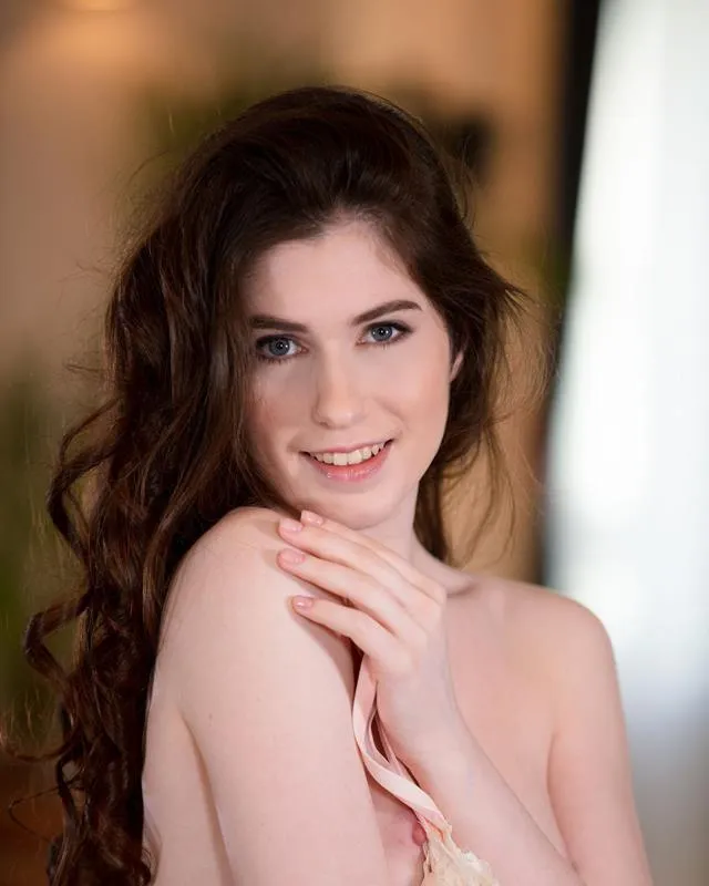 28112500107274 MODEL STUDY 8X10 PRINT