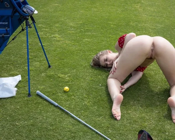 28112500112841 MODEL STUDY 8X10 PRINT