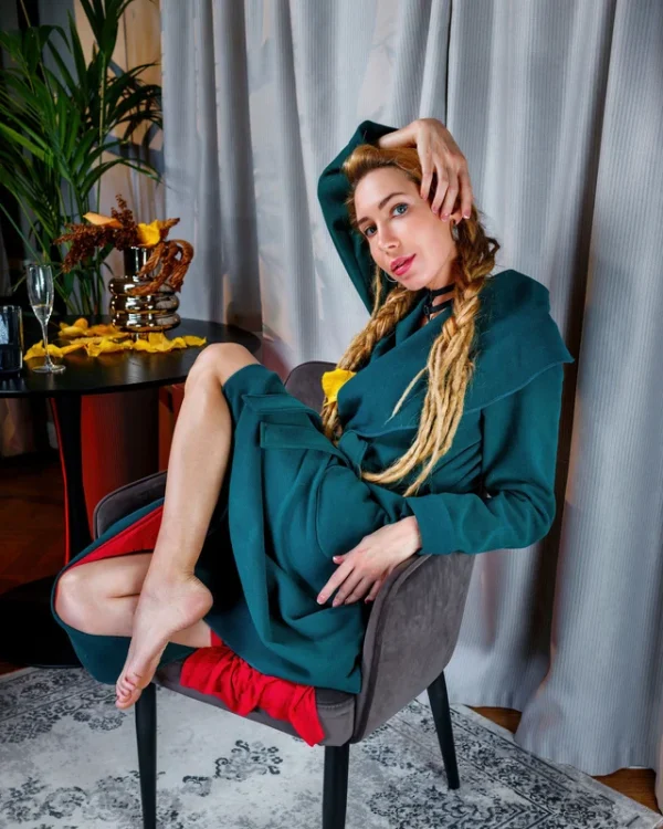 04032600007172 MODEL STUDY 8X10 PRINT