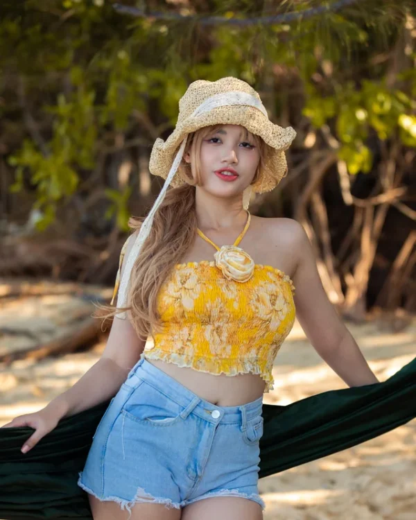 04032600010714 MODEL STUDY 8X10 PRINT