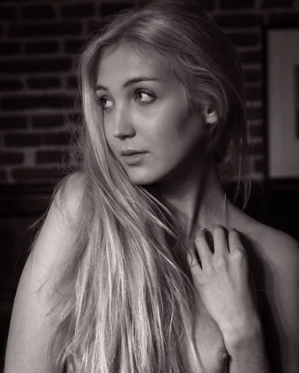 04032600010882 MODEL STUDY 8X10 PRINT