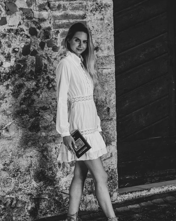 04032600017915 MODEL STUDY 8X10 PRINT