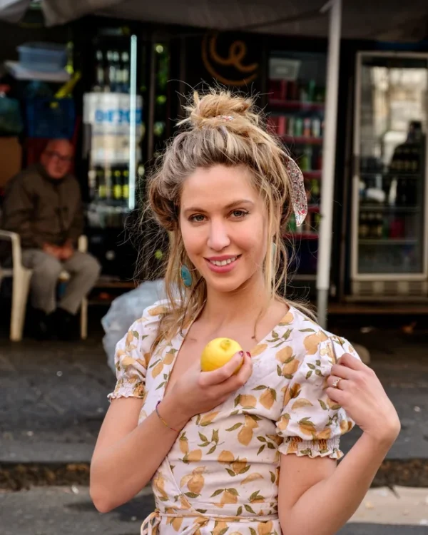 04032600017939 MODEL STUDY 8X10 PRINT