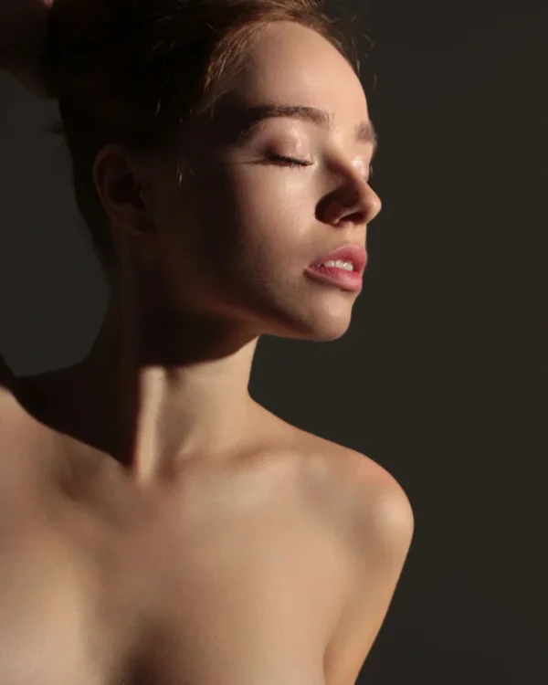 04032600021402 MODEL STUDY 8X10 PRINT