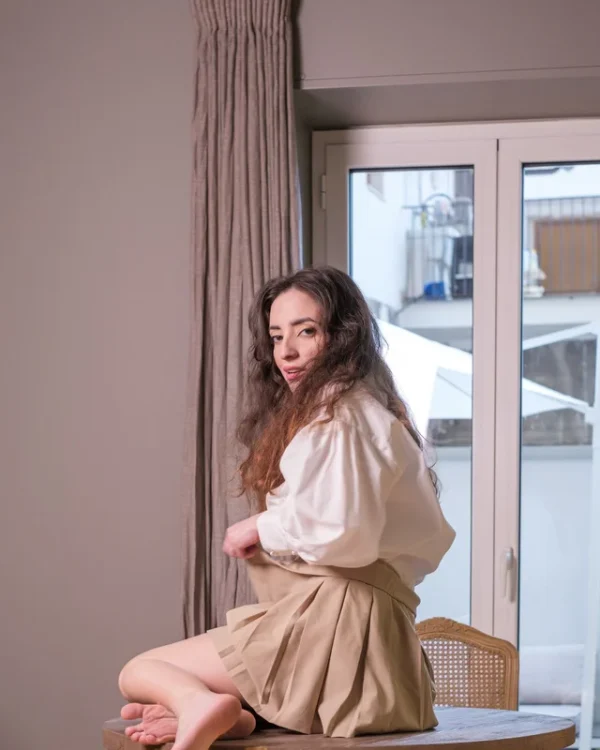 04032600032266 MODEL STUDY 8X10 PRINT