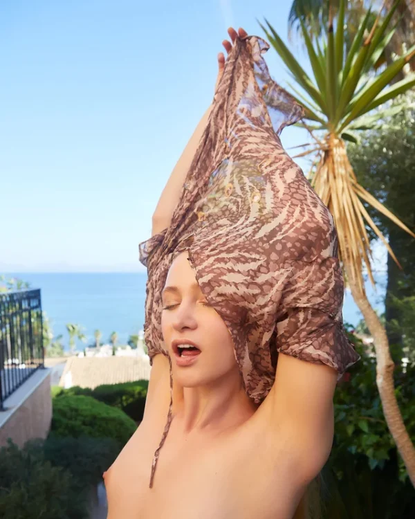 04032600039304 MODEL STUDY 8X10 PRINT