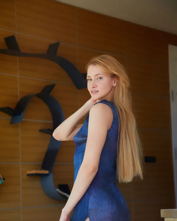 04032600046593 MODEL STUDY 8X10 PRINT