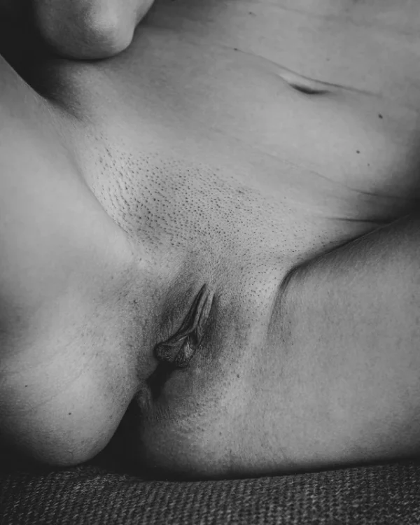 04032600046608 MODEL STUDY 8X10 PRINT