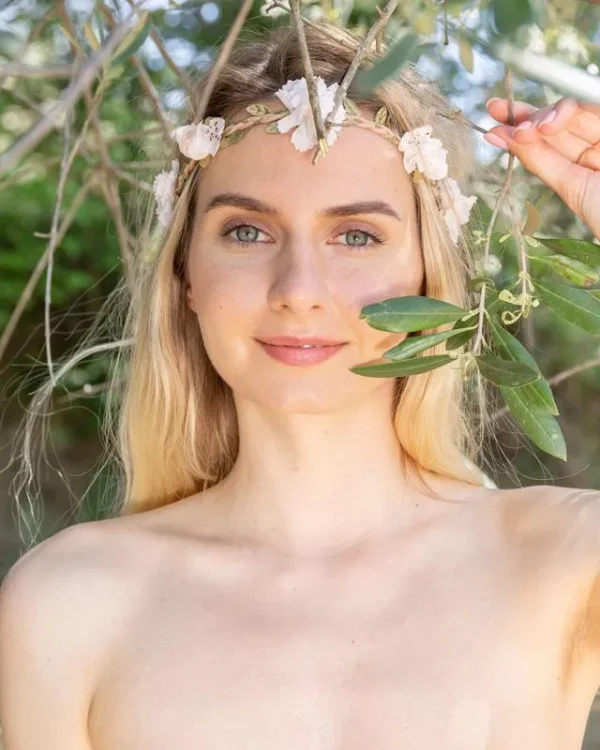 28112500010391 MODEL STUDY 8X10 PRINT