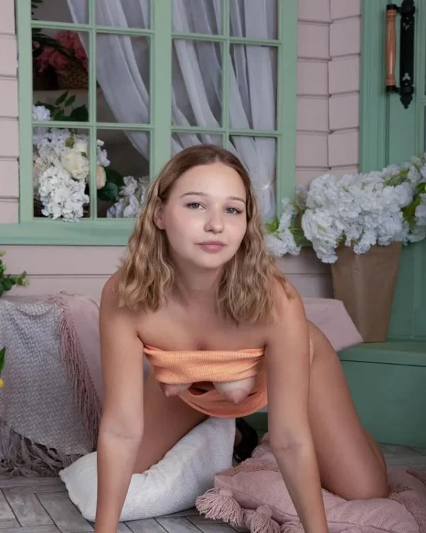 28112500031557 MODEL STUDY 8X10 PRINT