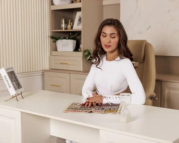 04032600082525 MODEL STUDY 8X10 PRINT