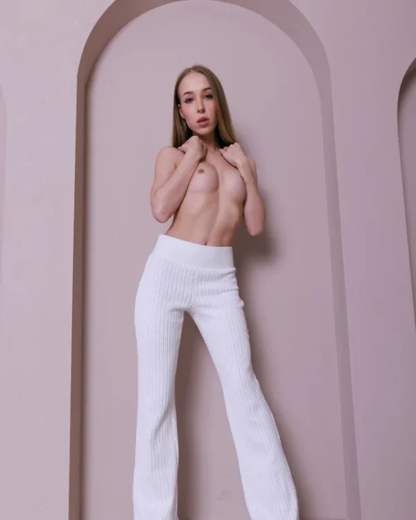 04032600085703 MODEL STUDY 8X10 PRINT