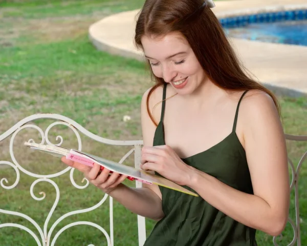 04032600092613 MODEL STUDY 8X10 PRINT