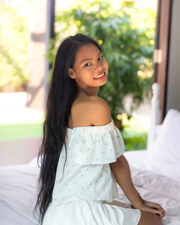 04032600096324 MODEL STUDY 8X10 PRINT